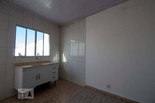 Cozinha de casa para alugar com 1 quarto, 30m² em Vila Guarani (z Sul), São Paulo