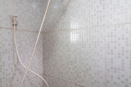 Banheiro de casa para alugar com 1 quarto, 30m² em Vila Guarani (z Sul), São Paulo