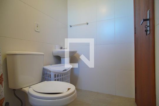 Banheiro de kitnet/studio para alugar com 1 quarto, 28m² em Pátria Nova, Novo Hamburgo