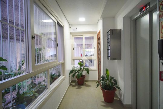 Hall de entrada de kitnet/studio para alugar com 1 quarto, 28m² em Pátria Nova, Novo Hamburgo