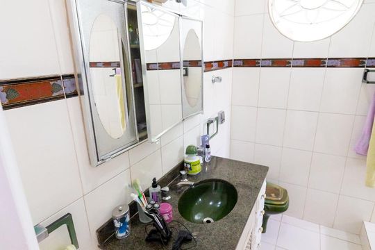 Banheiro de casa à venda com 5 quartos, 350m² em Cidade São Francisco, São Paulo