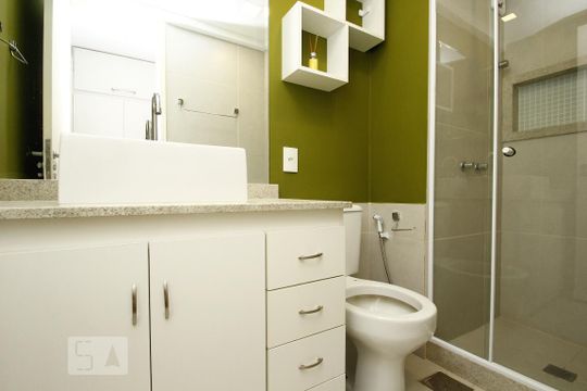 Banheiro de apartamento para alugar com 1 quarto, 50m² em Centro, Rio de Janeiro