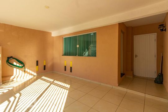 Garagem de casa à venda com 7 quartos, 180m² em Vila Moreira, São Paulo