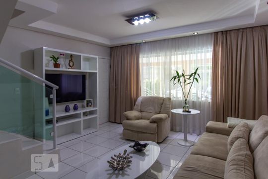 Sala de casa à venda com 7 quartos, 180m² em Vila Moreira, São Paulo