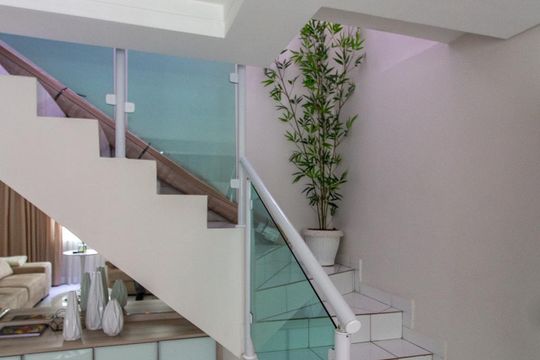 Sala de casa à venda com 7 quartos, 180m² em Vila Moreira, São Paulo