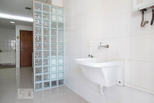 Área de serviço de apartamento para alugar com 3 quartos, 350m² em Recreio dos Bandeirantes, Rio de Janeiro