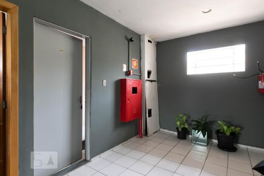 Hall de apartamento para alugar com 2 quartos, 47m² em Conjunto Residencial José Bonifácio, São Paulo