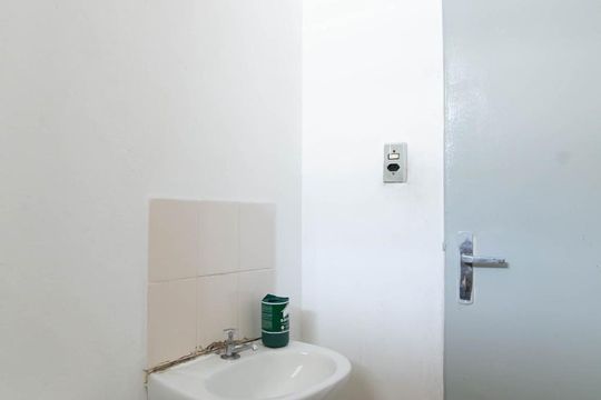 Banheiro de apartamento para alugar com 2 quartos, 47m² em Conjunto Residencial José Bonifácio, São Paulo