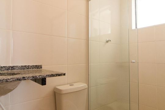Banheiro de apartamento para alugar com 2 quartos, 50m² em Jardim Wanel Ville V, Sorocaba