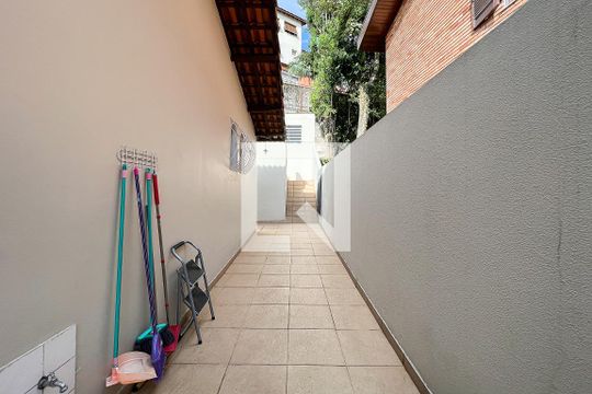 Quintal de casa à venda com 3 quartos, 230m² em Alto de Pinheiros, São Paulo