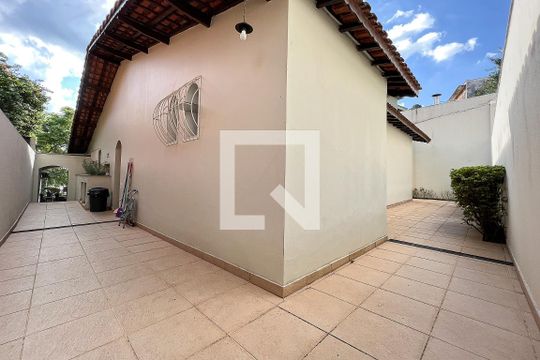 Quintal de casa à venda com 3 quartos, 230m² em Alto de Pinheiros, São Paulo