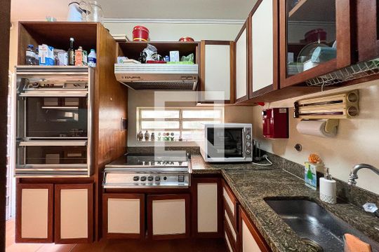 Cozinha de casa à venda com 3 quartos, 230m² em Alto de Pinheiros, São Paulo