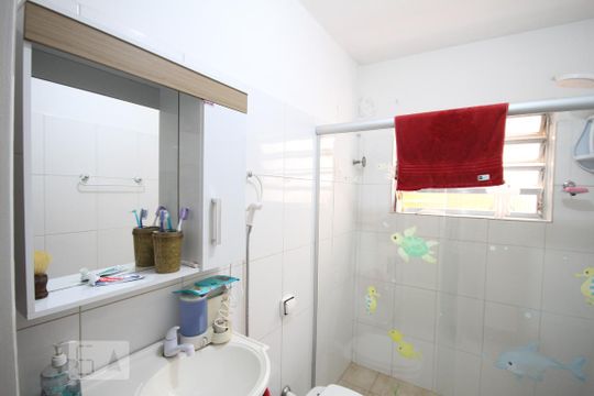 Banheiro de casa à venda com 4 quartos, 150m² em Vila Monumento, São Paulo
