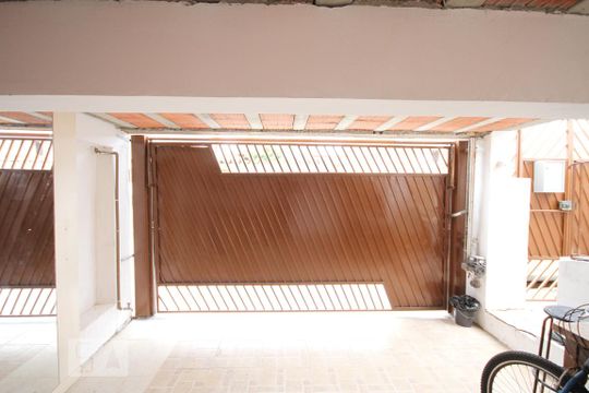 Garagem de casa à venda com 4 quartos, 150m² em Vila Monumento, São Paulo