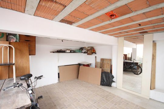 Garagem de casa à venda com 4 quartos, 150m² em Vila Monumento, São Paulo