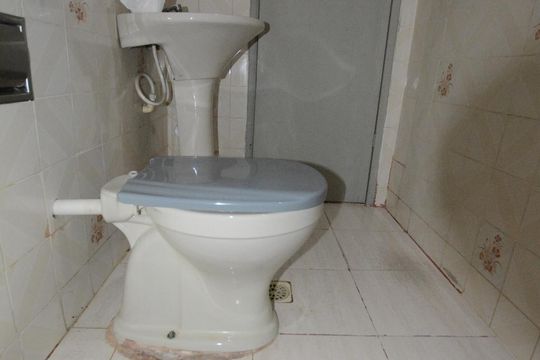Banheiro Social de casa para alugar com 2 quartos, 110m² em Braz de Pina, Rio de Janeiro