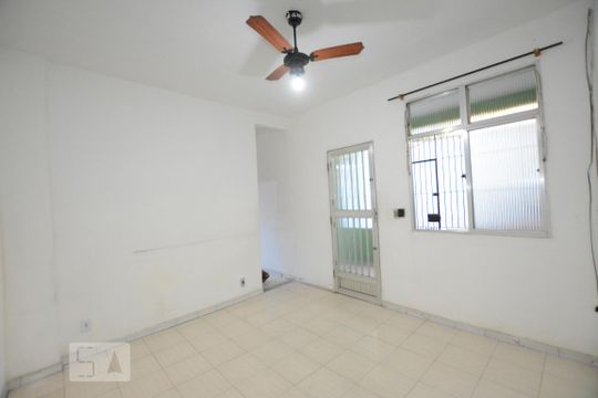 Casa para alugar com 2 quartos, 110m² em Braz de Pina, Rio de Janeiro