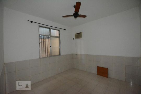 Quarto 1 de casa para alugar com 2 quartos, 110m² em Braz de Pina, Rio de Janeiro