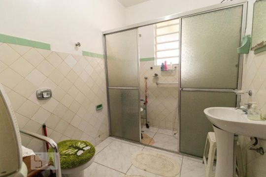 Banheiro de casa à venda com 2 quartos, 188m² em Nossa Senhora das Graças, Canoas