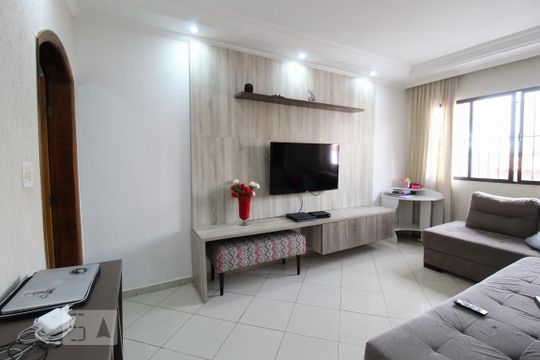 Sala de casa para alugar com 4 quartos, 206m² em Vila Camilópolis, Santo André