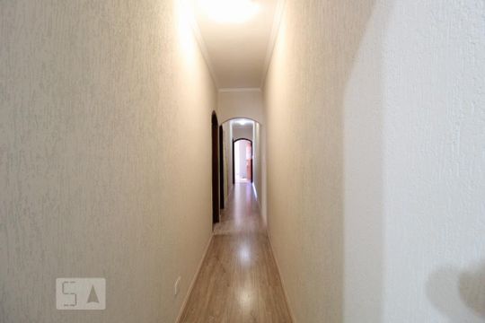Corredor de casa para alugar com 4 quartos, 206m² em Vila Camilópolis, Santo André