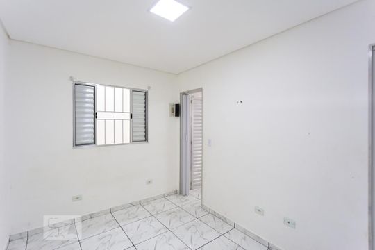 Quarto de casa para alugar com 1 quarto, 30m² em Bandeiras, Osasco
