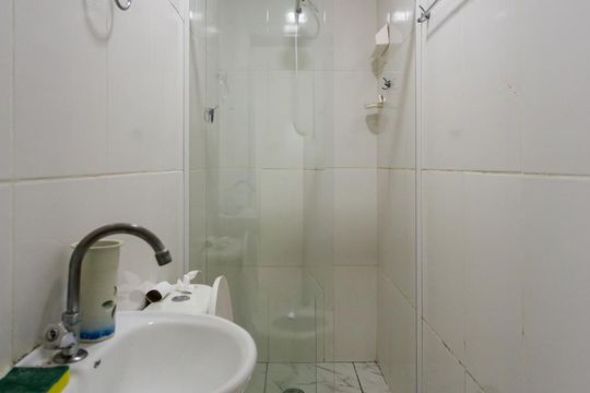 Banheiro de casa para alugar com 1 quarto, 25m² em Bandeiras, Osasco