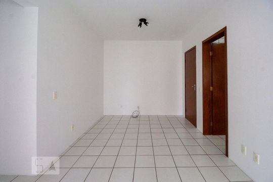 Sala de apartamento para alugar com 2 quartos, 70m² em Centro, Florianópolis