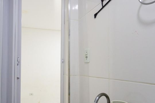 Banheiro de casa para alugar com 1 quarto, 35m² em Bandeiras, Osasco