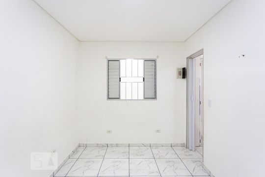 Quarto de casa para alugar com 1 quarto, 35m² em Bandeiras, Osasco