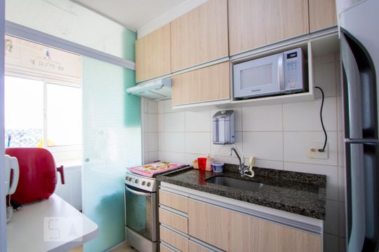 Cozinha de apartamento à venda com 2 quartos, 46m² em Jardim Utinga, Santo André