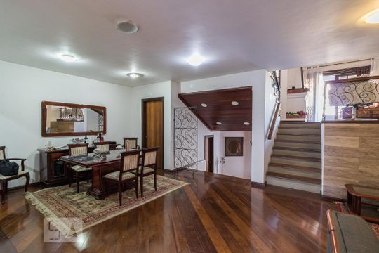 Sala 1 de casa à venda com 3 quartos, 252m² em Rio Branco, Porto Alegre