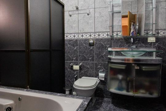 Banheiro 1 de casa à venda com 6 quartos, 378m² em Jardim das Vertentes, São Paulo