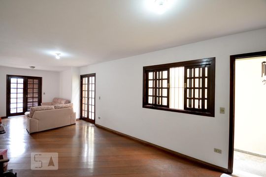 Casa à venda com 4 quartos, 200m² em Bosque da Saúde, São Paulo