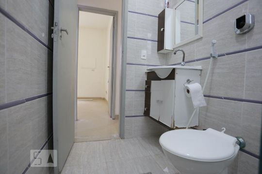 Banheiro Social de apartamento para alugar com 2 quartos, 58m² em Tijuca, Rio de Janeiro