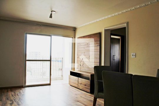 Sala de apartamento para alugar com 2 quartos, 72m² em Itaquera, São Paulo