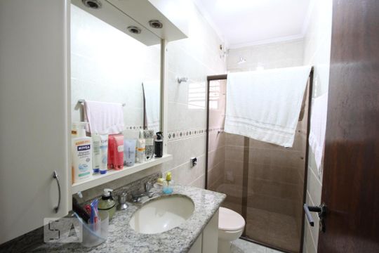 Banheiro de casa à venda com 3 quartos, 220m² em Bosque da Saúde, São Paulo