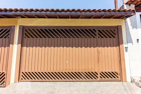 Fachada de casa à venda com 3 quartos, 120m² em Veloso, Osasco