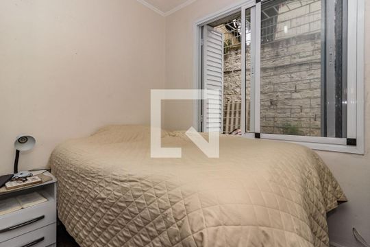 Quarto de apartamento à venda com 3 quartos, 84m² em Medianeira, Porto Alegre