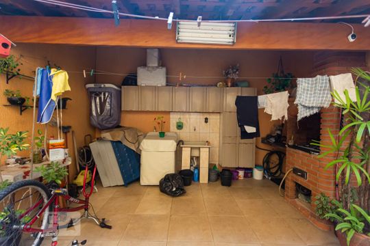 Quintal de casa à venda com 3 quartos, 159m² em Jardim das Flores, Osasco