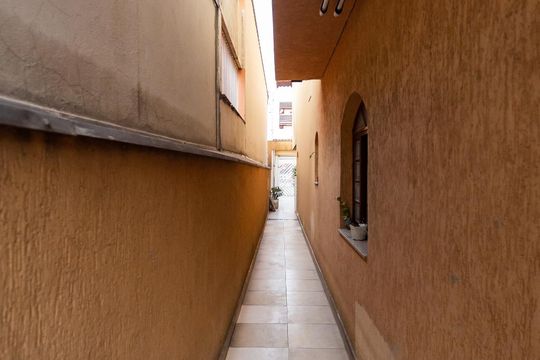 Corredor de casa à venda com 3 quartos, 159m² em Jardim das Flores, Osasco