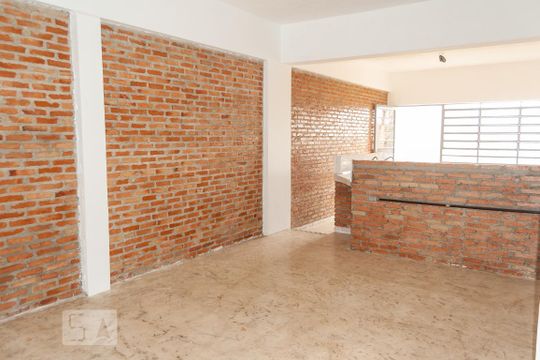 Casa à venda com 4 quartos, 300m² em Vila Paulo Silas, São Paulo