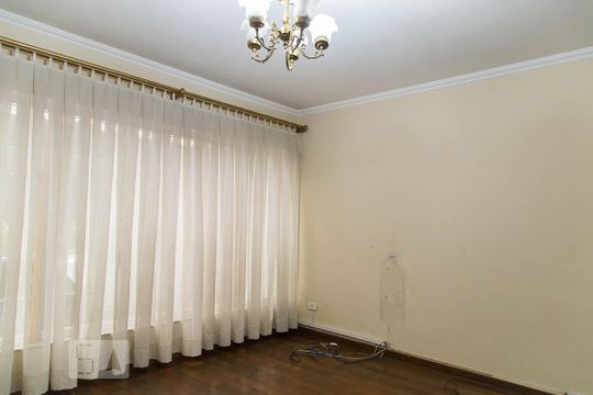 Sala de estar de casa à venda com 4 quartos, 144m² em Vila Guarani, São Paulo