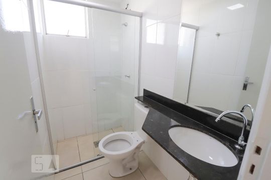Banheiro social de apartamento para alugar com 2 quartos, 63m² em Setor Bueno, Goiânia