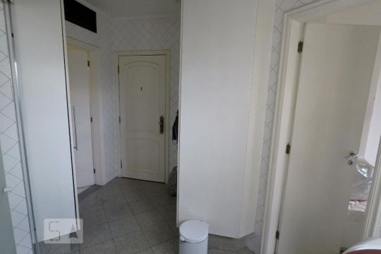 Entrada banheiro de serviço de apartamento à venda com 4 quartos, 208m² em Jardim Vila Mariana, São Paulo