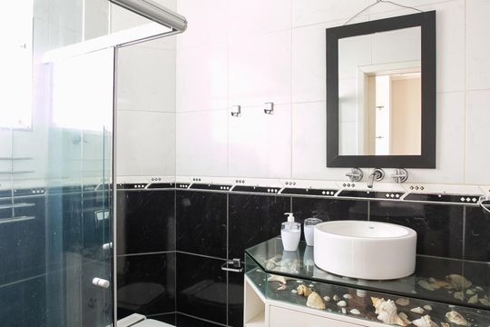 Banheiro da Suíte de apartamento à venda com 1 quarto, 41m² em Praia de Belas, Porto Alegre