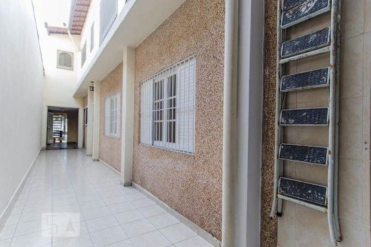Quintal de casa à venda com 4 quartos, 250m² em Jardim Santa Cecília, Guarulhos