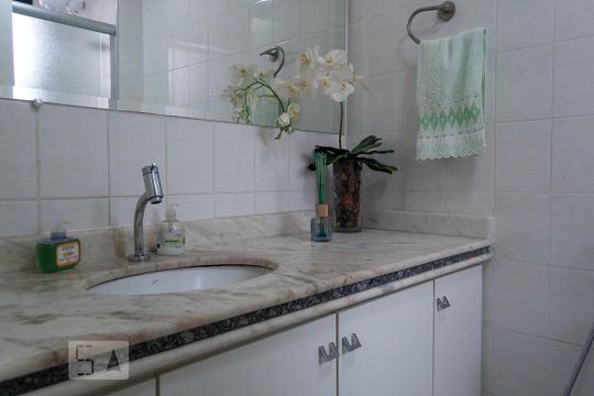 Banheiro de apartamento à venda com 2 quartos, 64m² em Vila Santa Clara, São Paulo