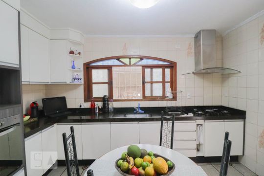 Cozinha de casa à venda com 3 quartos, 250m² em Picanço, Guarulhos