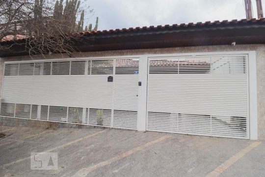 Fachada de casa à venda com 3 quartos, 250m² em Picanço, Guarulhos